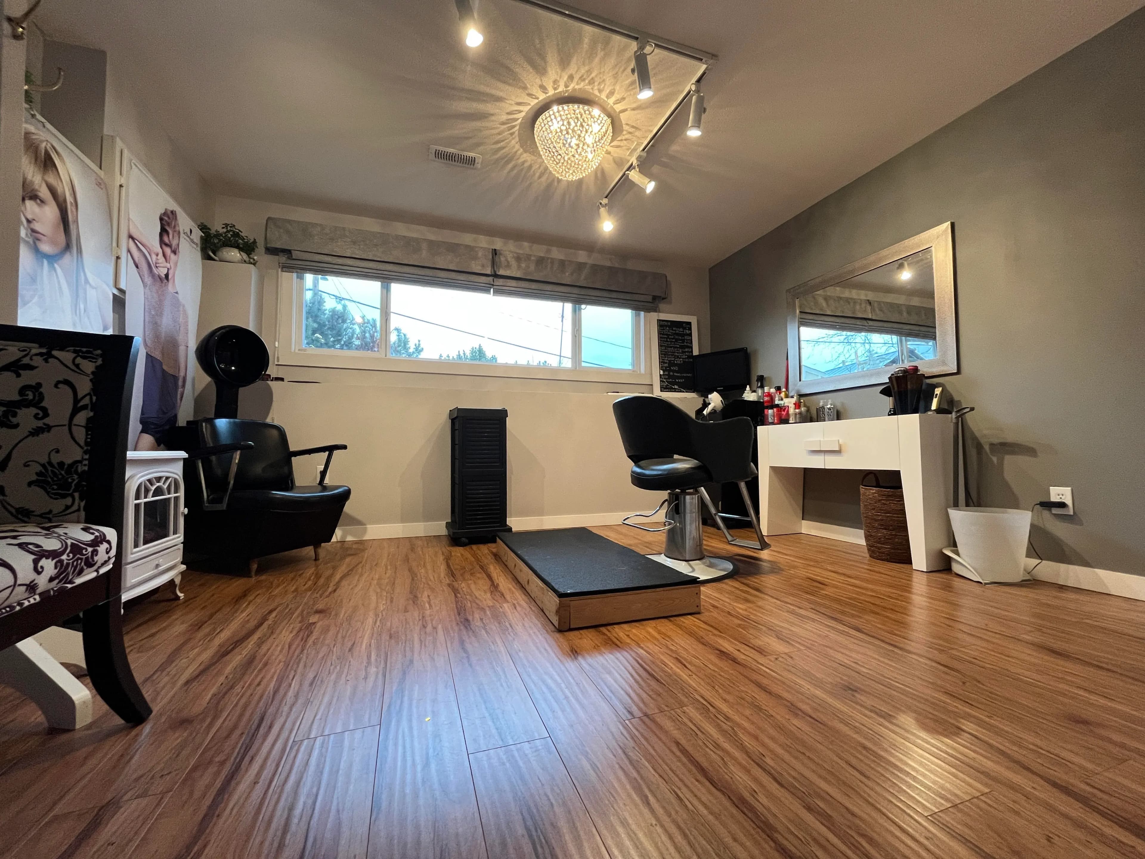 Zobeida's hair salon featuring a chandelier and a clean layout